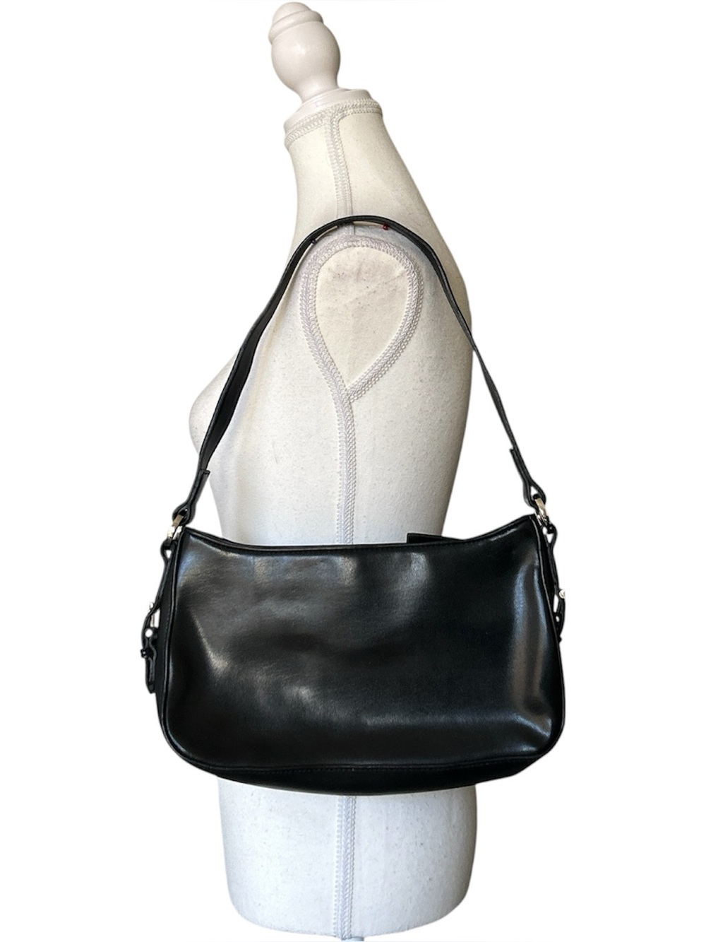Y2K “Capezio” Basic Black Faux Leather Baguette Style Shoulder Bag